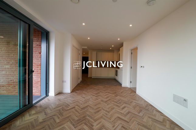 Flat 507, 20 River Apartments, Gillender Street, London photo 5