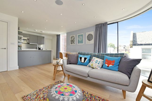 Flat 2, 9, Regent Street, London photo 2