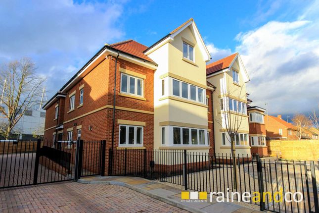 6, Highfield House Roe Green Lane, Hatfield photo 2