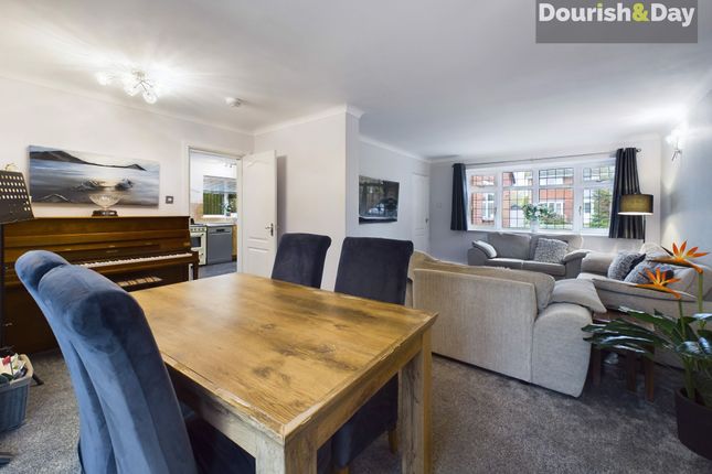 23 Chestnut Close, Stafford photo 3