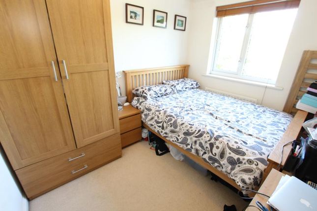 69, Strathcona Gardens, Woking photo 5