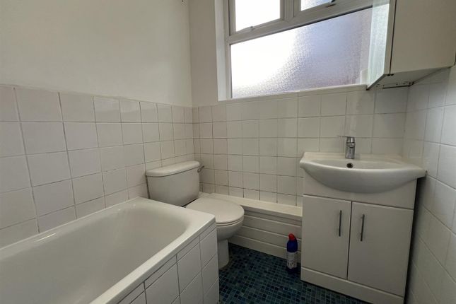 Maisonette to rent in Audley Road, Hendon, London