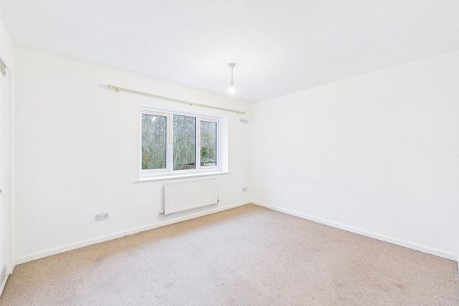 26, Leeds Avenue, Worcestershire photo 2