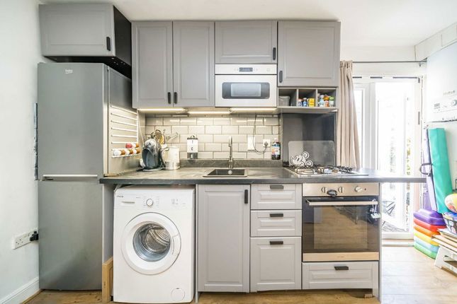 2 Gresham Mews, 5, Reynolds Road, London photo 3