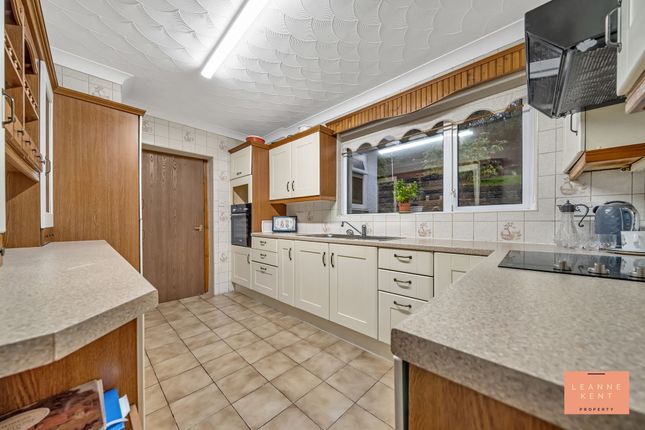 5 The Oaks, Caerphilly photo 4