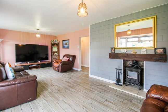 38, Walnut Lane, Dewsbury photo 4