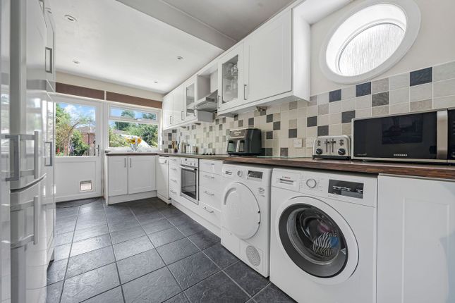76, Squires Bridge Road, Shepperton photo 4