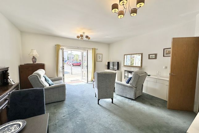 4, Keble Court, Church Crookham photo 3