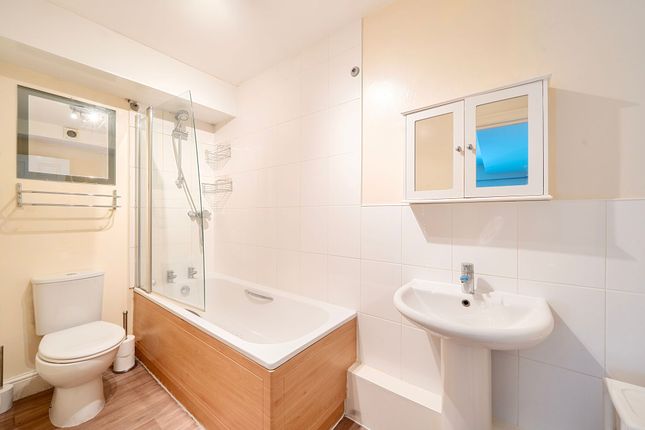 Flat 2, 23 Temple Road, Epsom photo 4