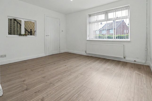 39 Tully Avenue, Newton-Le-Willows photo 2