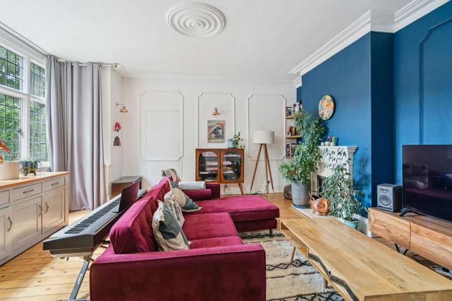 1, Flat  Canterton, Pinner photo 3