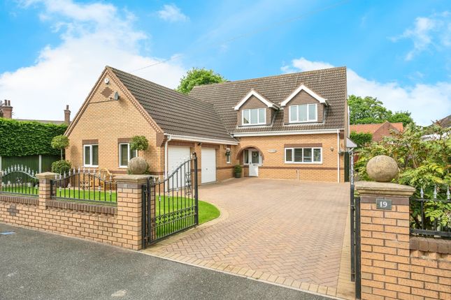 Thumbnail Detached house for sale in Bellwood Crescent, Thorne, Doncaster