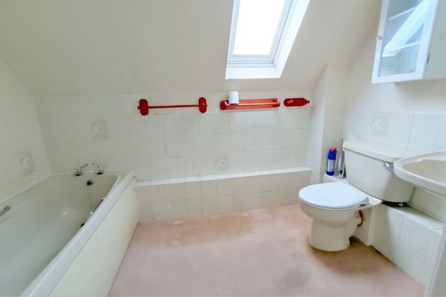 Property for sale in Lakes Meadow, Coggeshall, Colchester