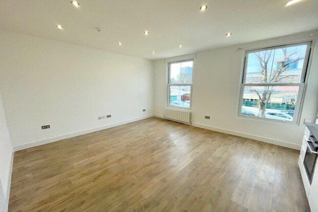 Flat to rent in 34 Powell Road, London