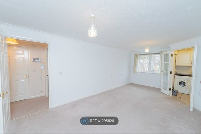 Flat, Katherine Court Upper Gordon Road, Camberley photo 4