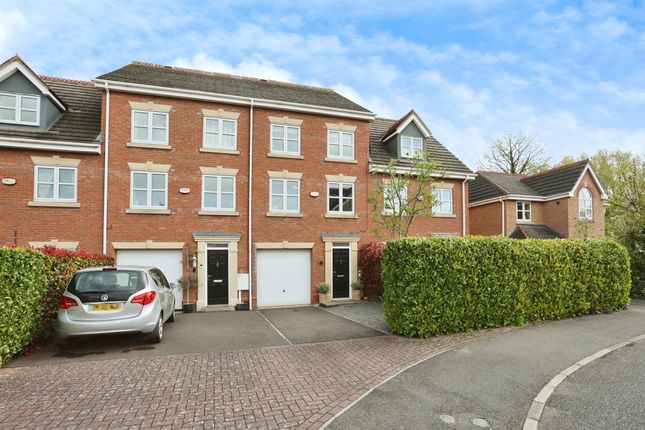 Thumbnail Town house for sale in Langford Gardens, Grantham