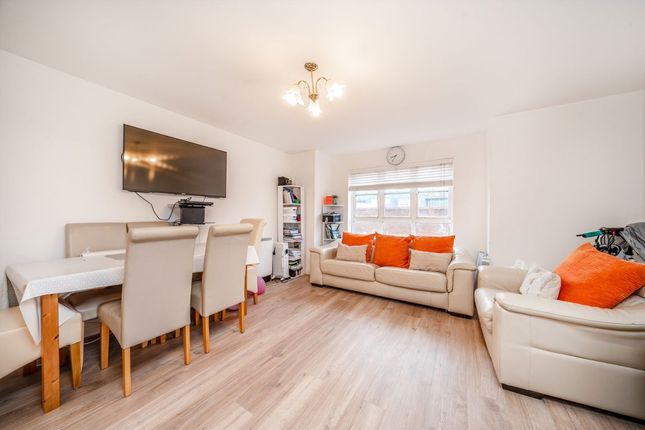 15, Perkin Close, Hounslow photo 3