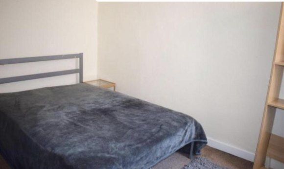 Room to rent in Crofton Street, Manchester, Greater Manchester