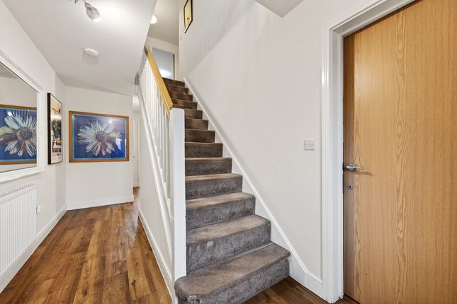 36, Kingfisher Way, Burton Latimer photo 2