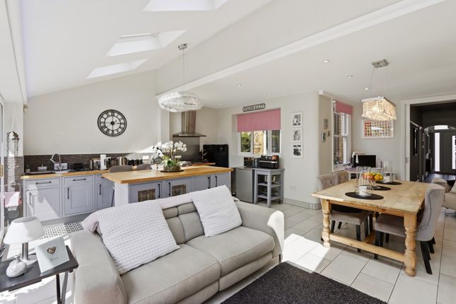 23, Ashurst Road, London photo 4
