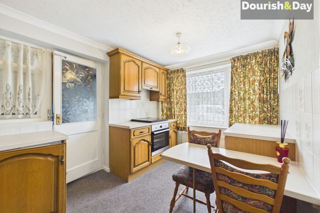 25 Cedar Way, Stafford photo 3