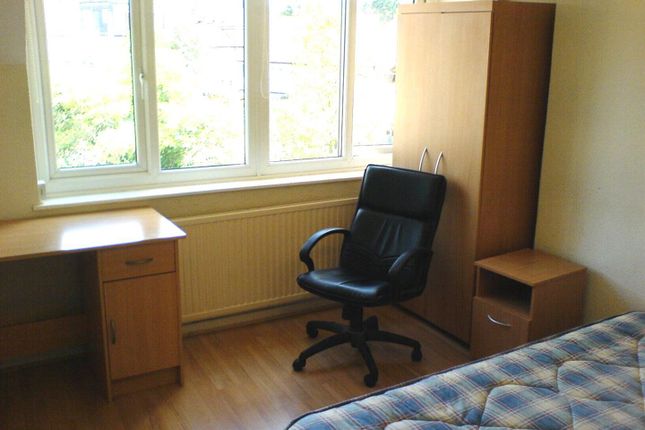 9B Finchley Lane Bed.Jpg.Jpg