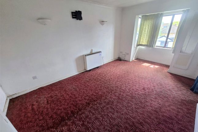 17, Fellowes Court, High Street, Hayes, Greater London, UB3 photo 2