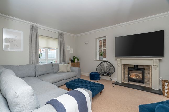 26, Jarvis Fields, Bursledon photo 3