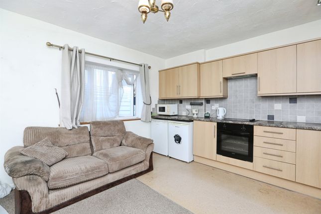 4, Wing House, Wing Road, Sheerness photo 3