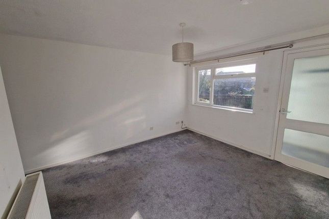 34, Priddis Close, Exmouth photo 3