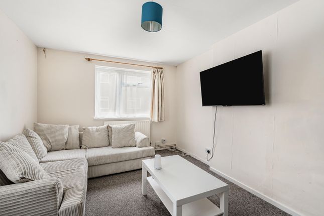 45, Barrowfield Close, London photo 4