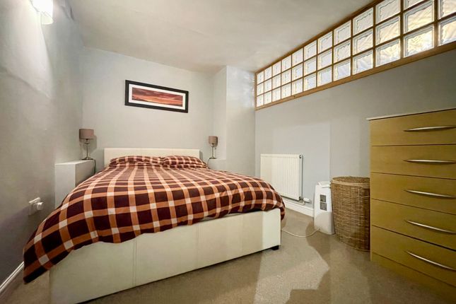Basement Flat, 1 Princess Royal Terrace, Scarborough, Scarborough photo 4