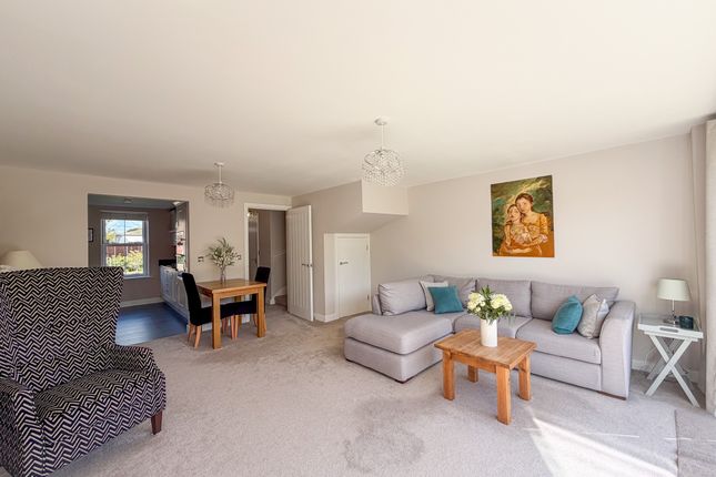 15, Strawberry Avenue, Manningtree photo 3