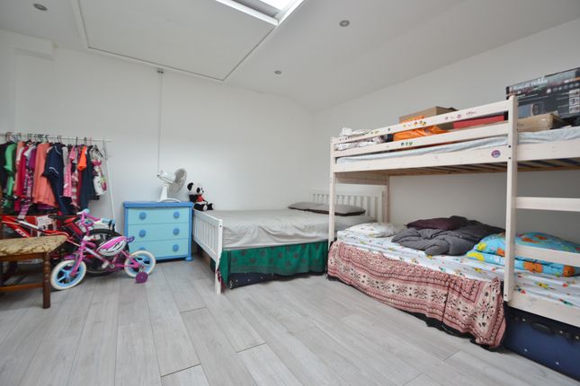 Flat to rent in Ditton Hill Road, Long Ditton, Surbiton
