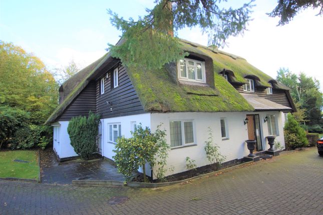 Thumbnail Cottage to rent in South View Road, Pinner
