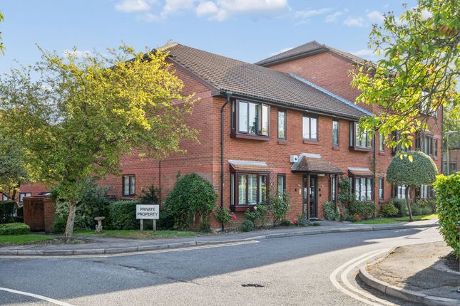 2-bed house on 39 Meadowcroft, Bushey, £270,000