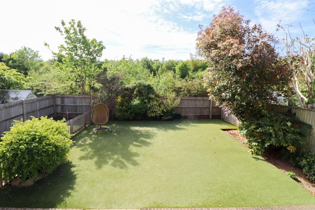 38, Bufton Field, Hook photo 2