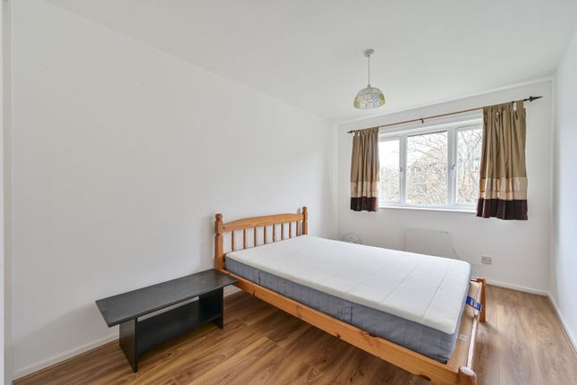 Kipling Drive, Colliers Wood photo 4