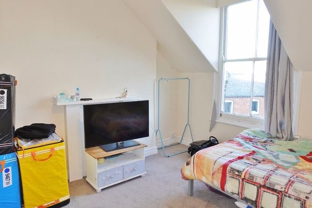 5a Rous Road (top flat), Newmarket photo 5