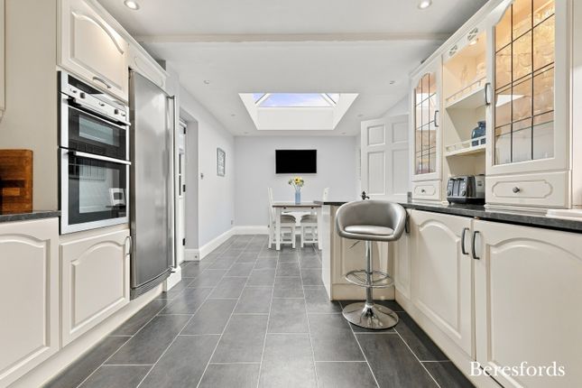 9, Edward Close, Gidea Park photo 4