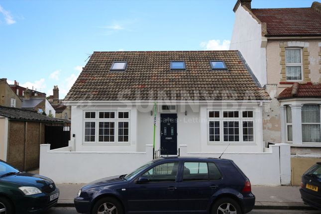 Thumbnail Semi-detached house to rent in Lakehall Road, Thornton Heath