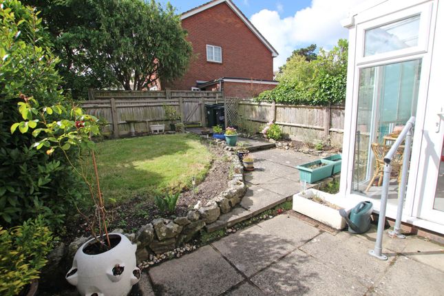 18, Gaudick Close, Eastbourne photo 2
