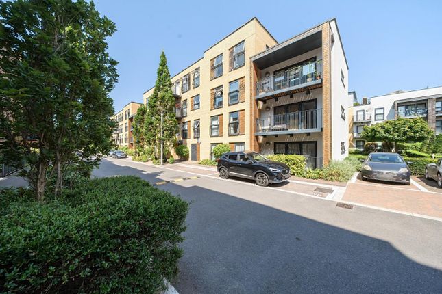 Flat to rent in Bletchley Court, Stanmore Place