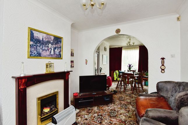 31, Marsh Avenue, Stoke-on-trent photo 4