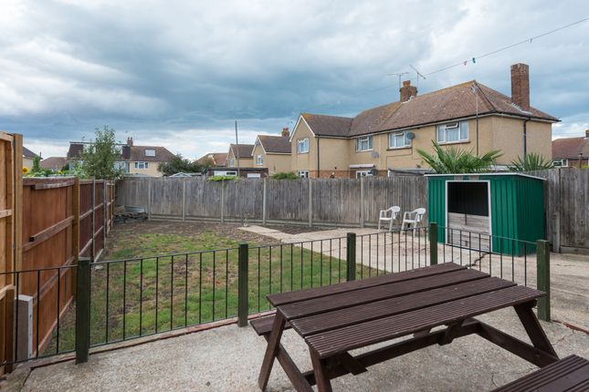 4 Walmer Road, Whitstable photo 2