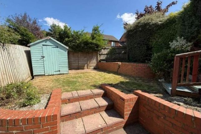 Southernwood Drive, Swindon photo 4