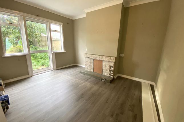 62, Hatch Lane, Harmondsworth photo 4