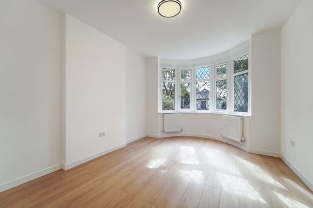 25, Salisbury Road, Worcester Park photo 3
