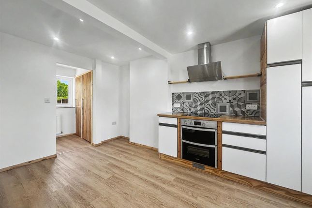 37, Gibbons Avenue, Nottingham photo 3