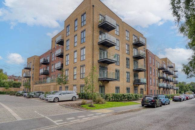 Flat for sale in Frogmore Road, Hemel Hempstead, Hertfordshire